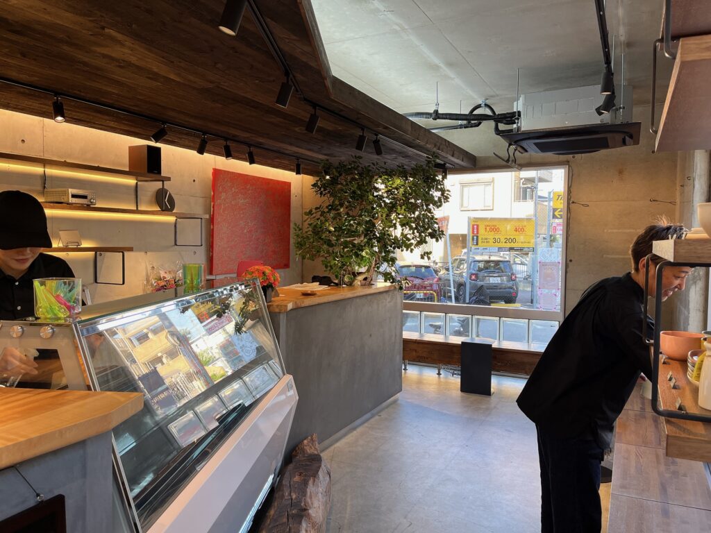 入口から見る店内